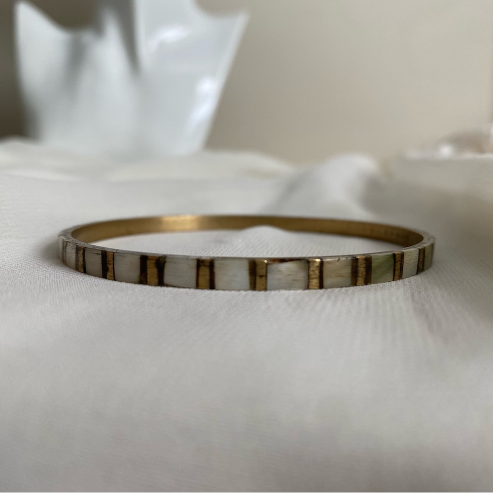 Vintage Silver & Mother of Pearl Stripe Bangle – Iridescent Statement Bracelet